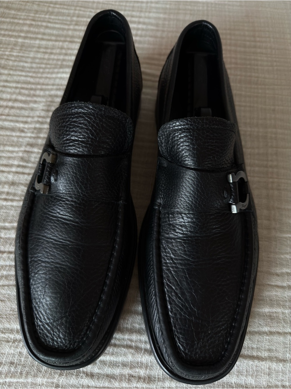 🖤 Salvatore Ferragamo Gancini Black Pebbled Leather Lug Sole Loafers (Sz 10 D) 👞